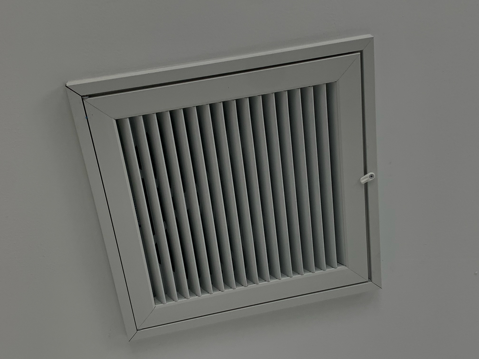 Closed return duct in ceiling with air filter.